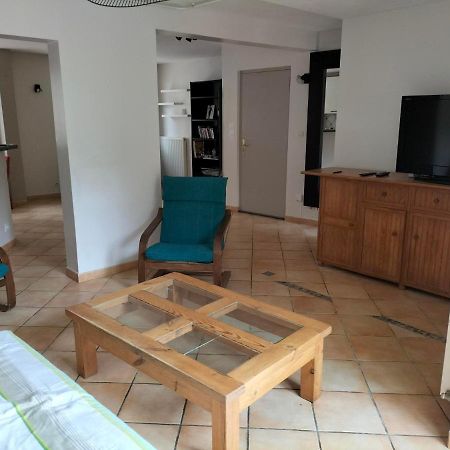 Appartement Au Centre Ville Avec Un Beau Jardin Prive Lannion Exterior foto