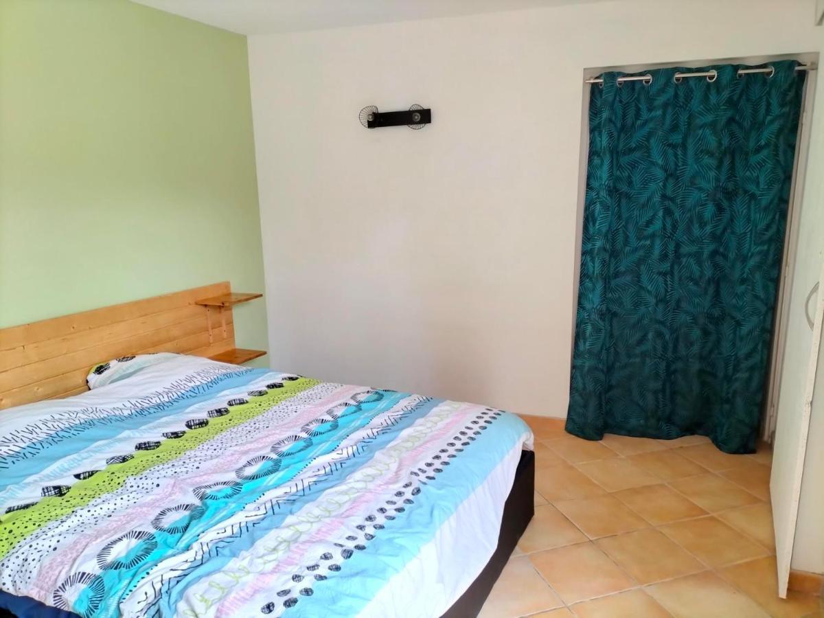 Appartement Au Centre Ville Avec Un Beau Jardin Prive Lannion Exterior foto